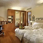 Royal 4*