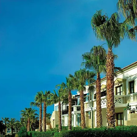 Ξενοδοχείο με διαμερίσματα Royal 4*