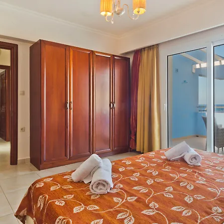 Ξενοδοχείο με διαμερίσματα Royal 4*