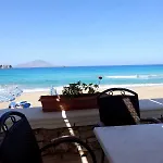 Royal מלון דירות 4*