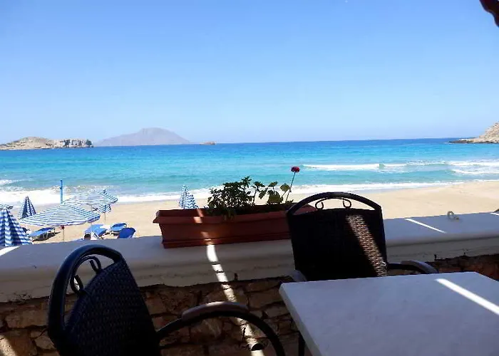 Royal מלון דירות 4*